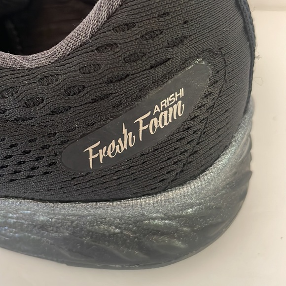 New Balance Black Fresh Foam Sneakers Size 8.5 - Picture 3 of 6